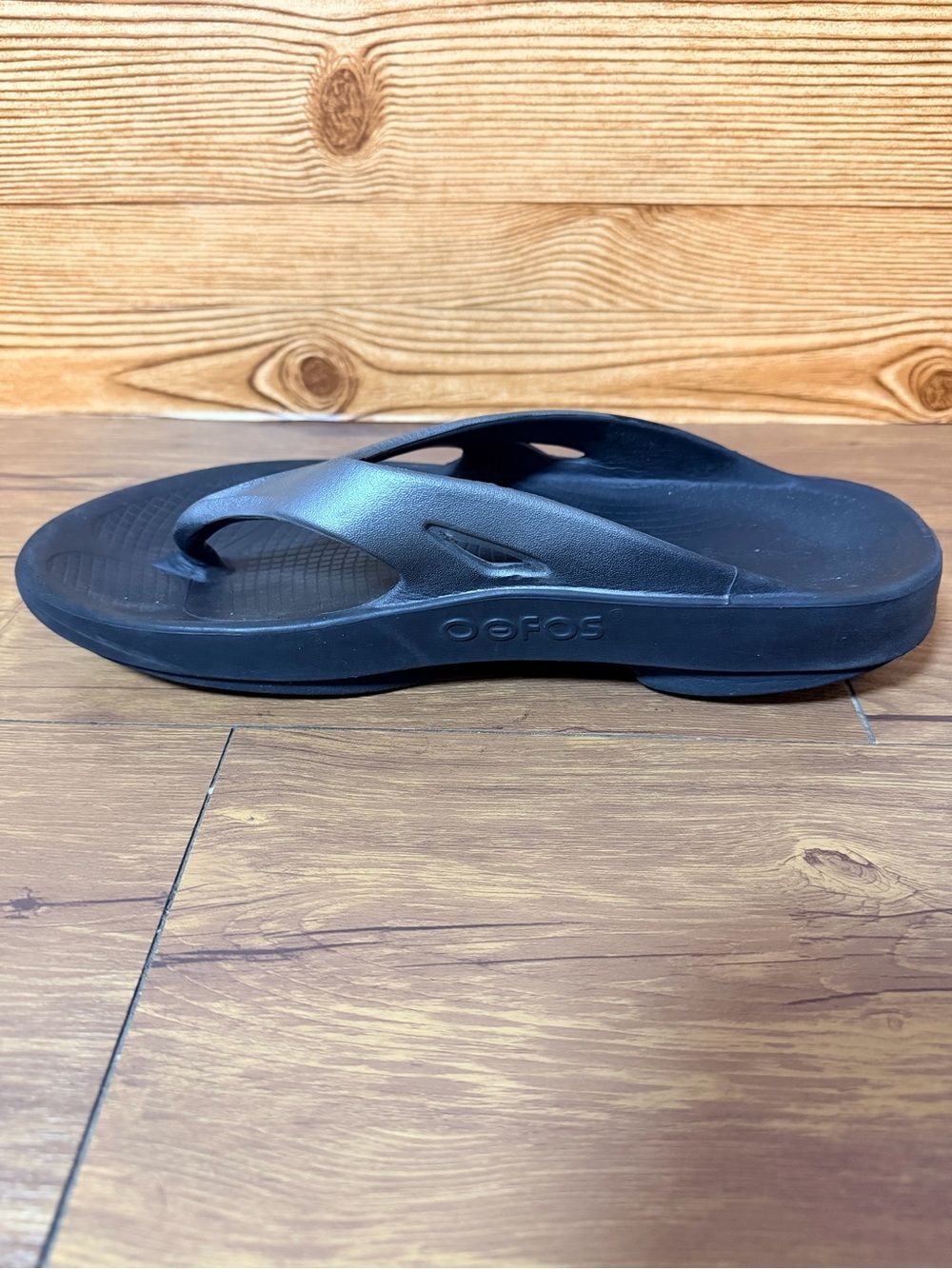 OOFOS Flip Flop Sandals Mens 10 Womens 12 Black Gray Comfort Recovery - Picture 5 of 9